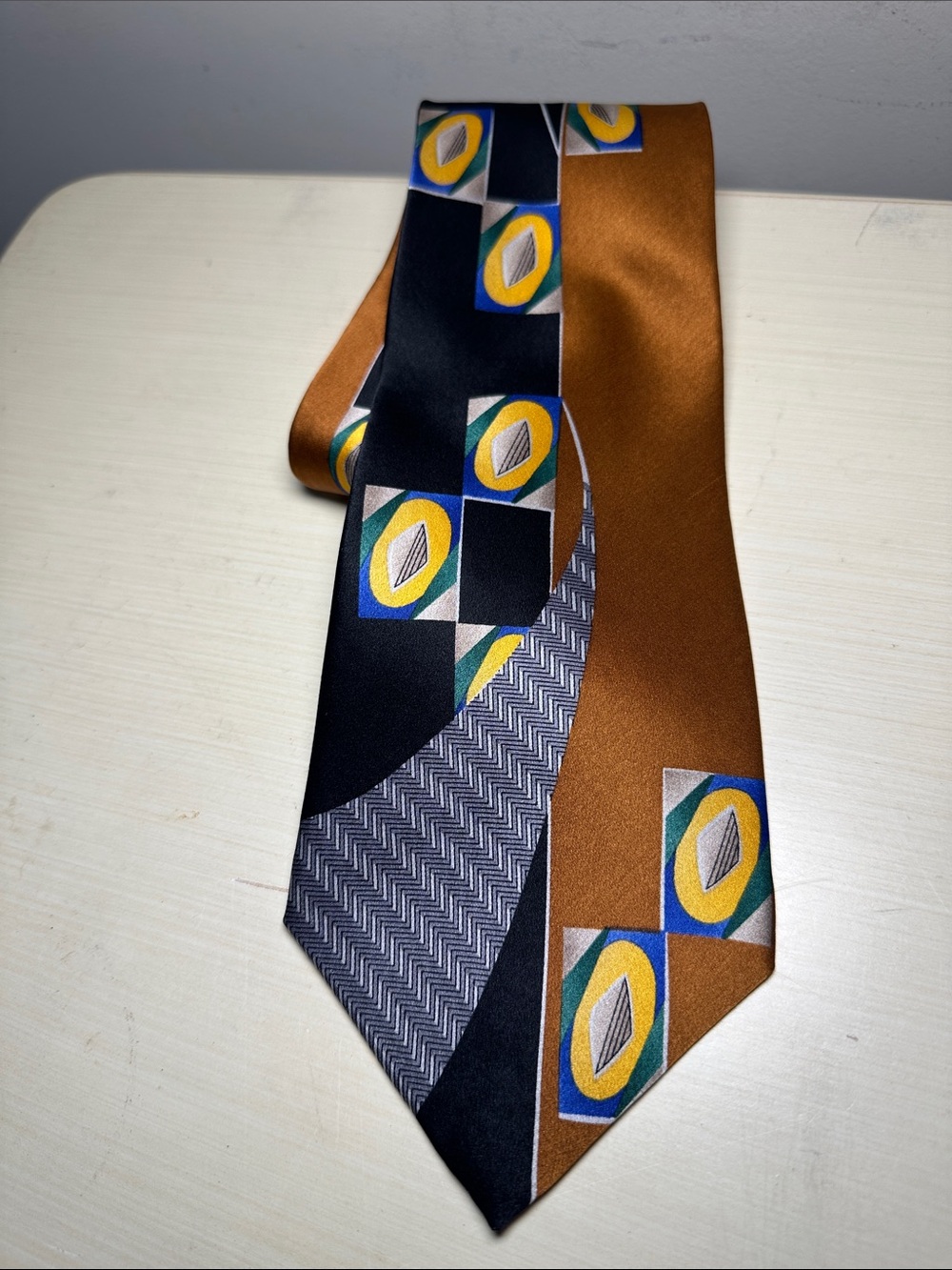 Evan Picone Geometric Pattern Men's silk tie in Brown and Black
